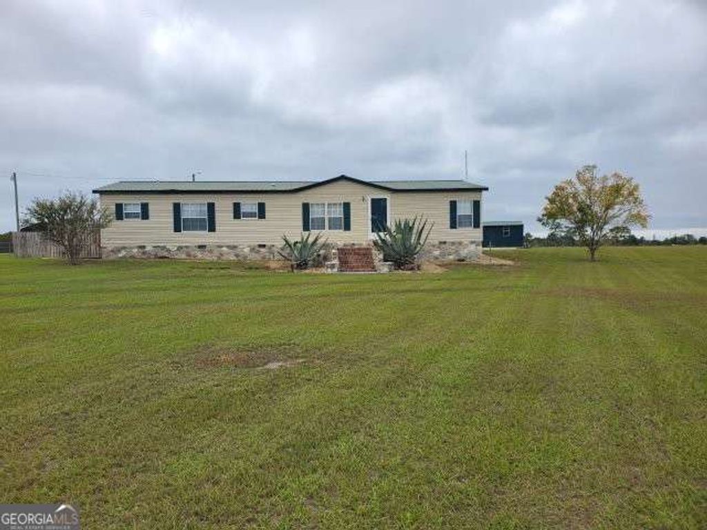 339 Chapel Hill Circle 15, Enigma, GA 31749