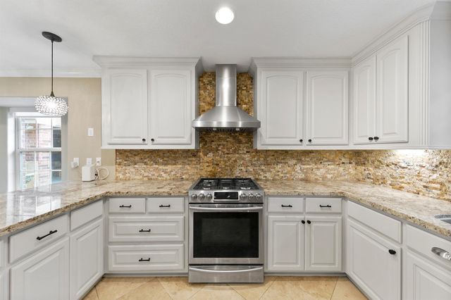 3430 W Meadow Lane, Dickinson, TX 77539