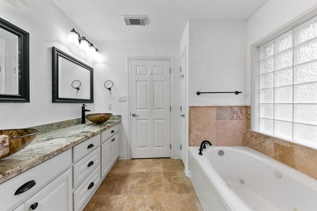3430 W Meadow Lane, Dickinson, TX 77539
