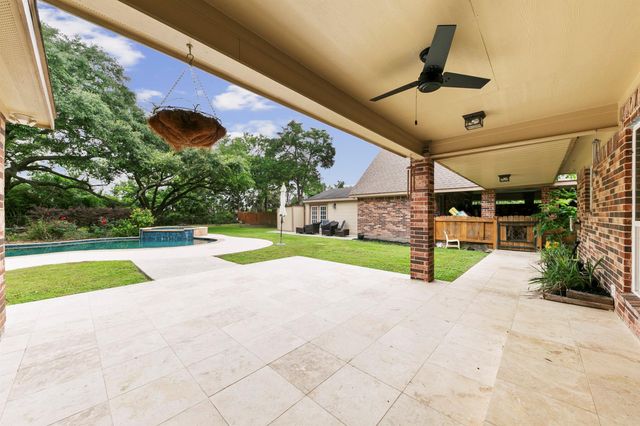 3430 W Meadow Lane, Dickinson, TX 77539