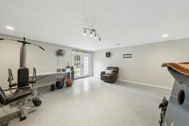 3430 W Meadow Lane, Dickinson, TX 77539
