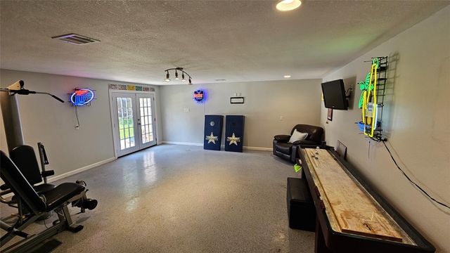 3430 W Meadow Lane, Dickinson, TX 77539