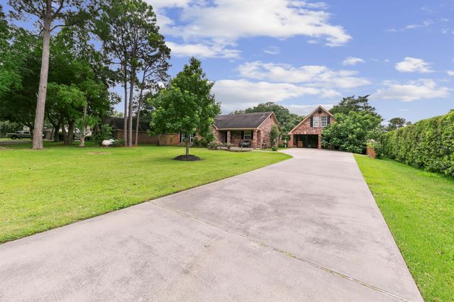 3430 W Meadow Lane, Dickinson, TX 77539