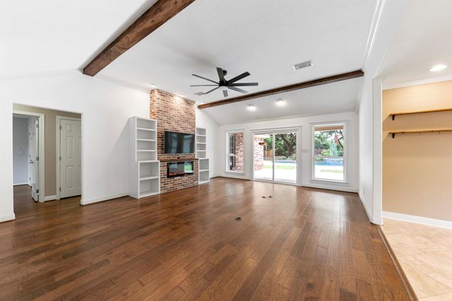 3430 W Meadow Lane, Dickinson, TX 77539