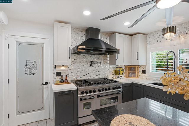 1199 Gamay Dr, Clayton, CA 94517