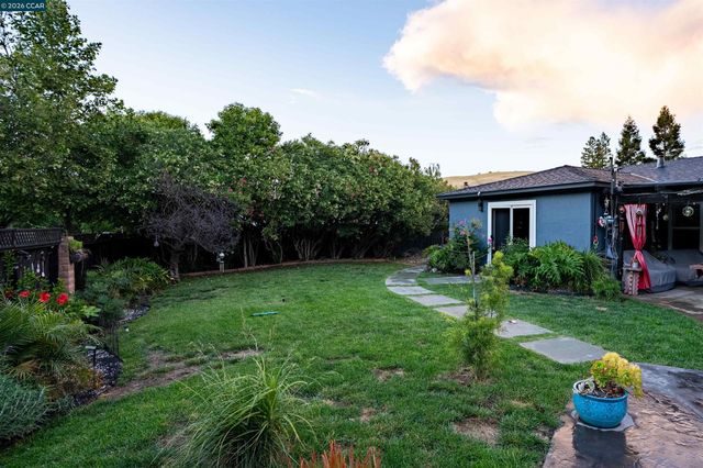 1199 Gamay Dr, Clayton, CA 94517