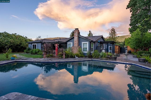 1199 Gamay Dr, Clayton, CA 94517