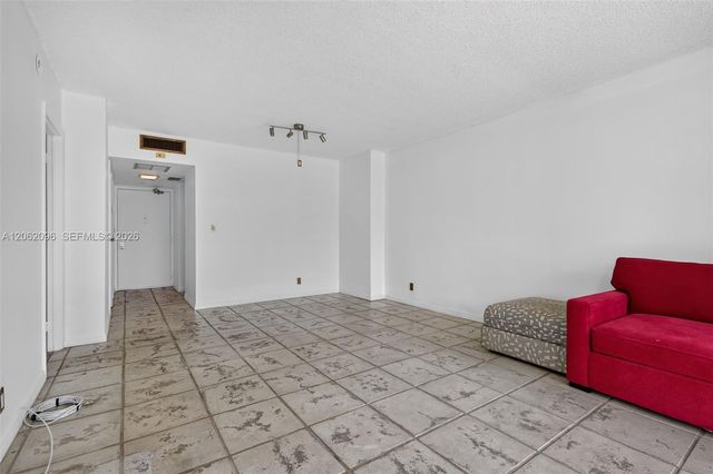20335 W Country Club Drive 107, Aventura, FL 33180