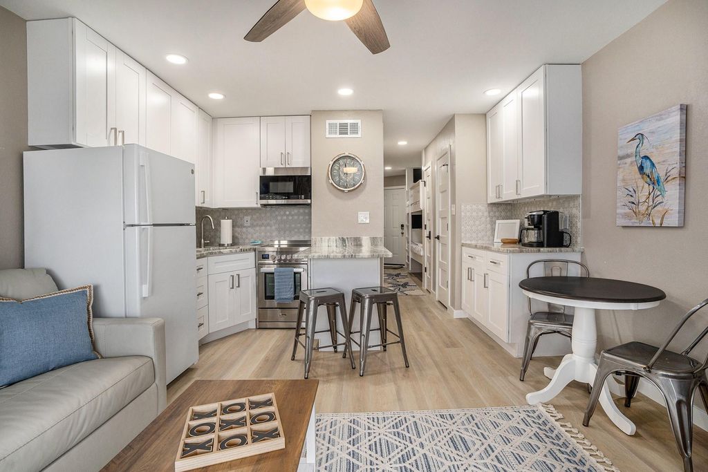 6102 Seawall Boulevard 390, Galveston, TX 77551