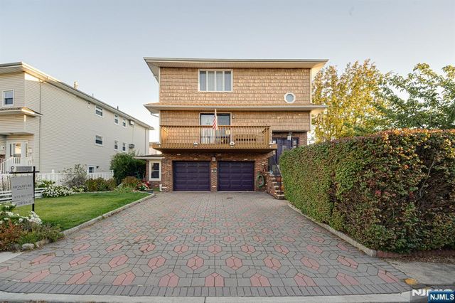 3 Acorn Road, Secaucus, NJ 07094