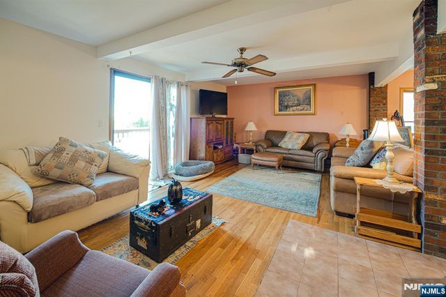 3 Acorn Road, Secaucus, NJ 07094