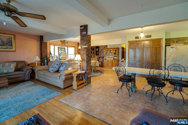 3 Acorn Road, Secaucus, NJ 07094