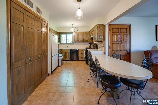 3 Acorn Road, Secaucus, NJ 07094