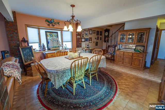 3 Acorn Road, Secaucus, NJ 07094