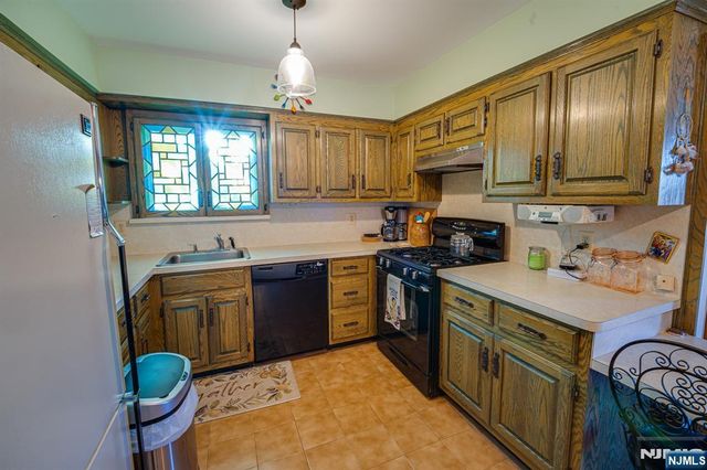 3 Acorn Road, Secaucus, NJ 07094