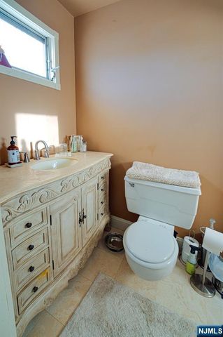 3 Acorn Road, Secaucus, NJ 07094