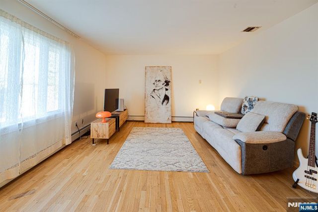 3 Acorn Road, Secaucus, NJ 07094