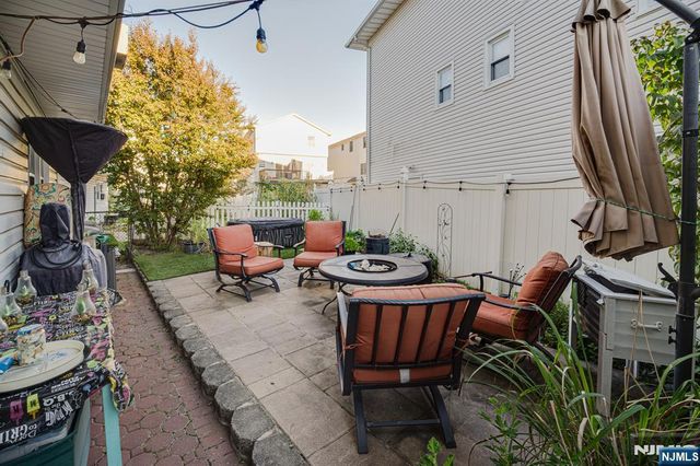 3 Acorn Road, Secaucus, NJ 07094