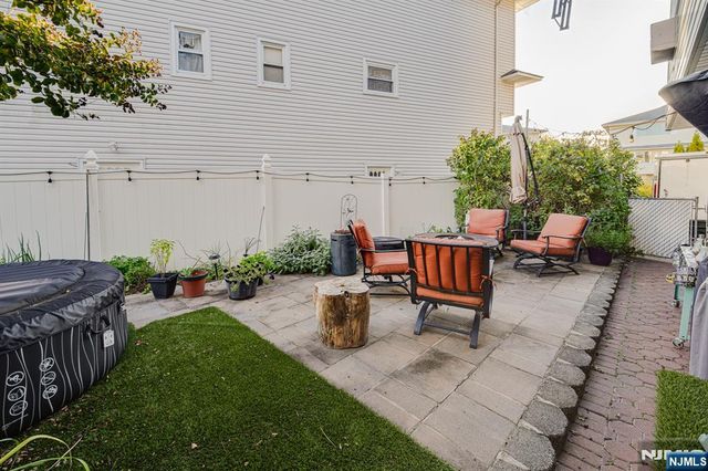 3 Acorn Road, Secaucus, NJ 07094