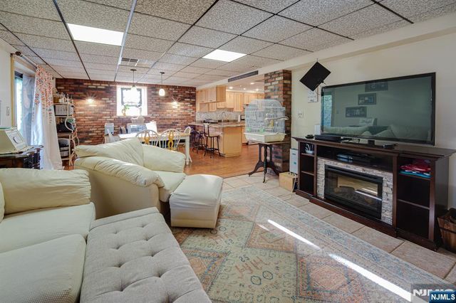 3 Acorn Road, Secaucus, NJ 07094