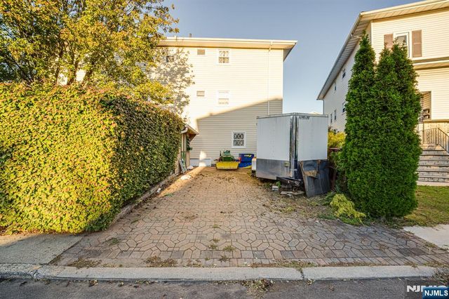 3 Acorn Road, Secaucus, NJ 07094