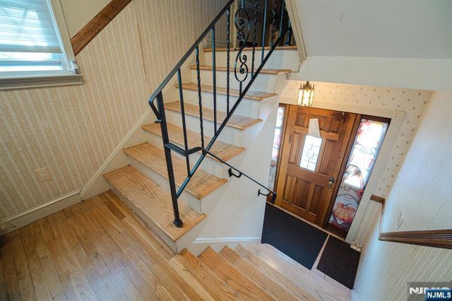 3 Acorn Road, Secaucus, NJ 07094