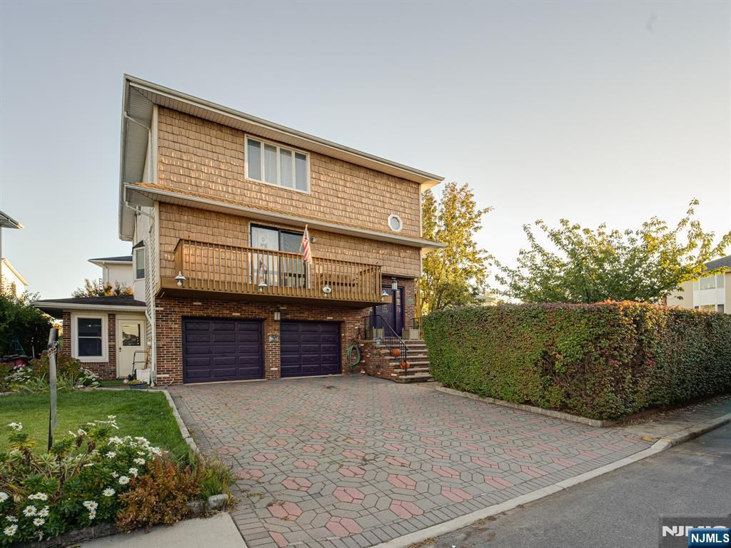 3 Acorn Road, Secaucus, NJ 07094