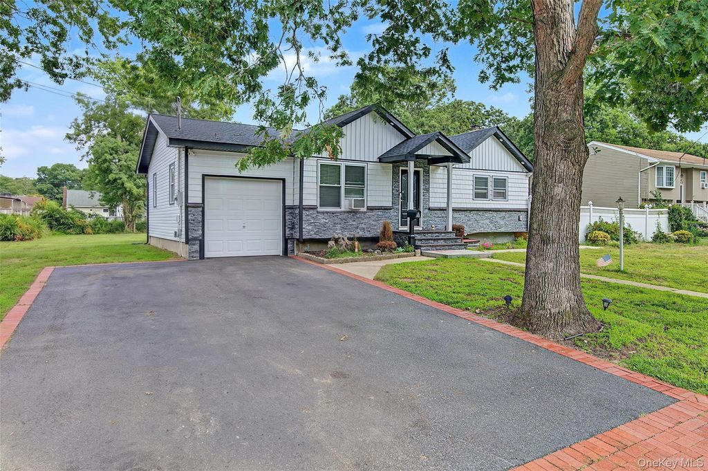 1085 Bay Shore Avenue, Bay Shore, NY 11706 — photo 3
