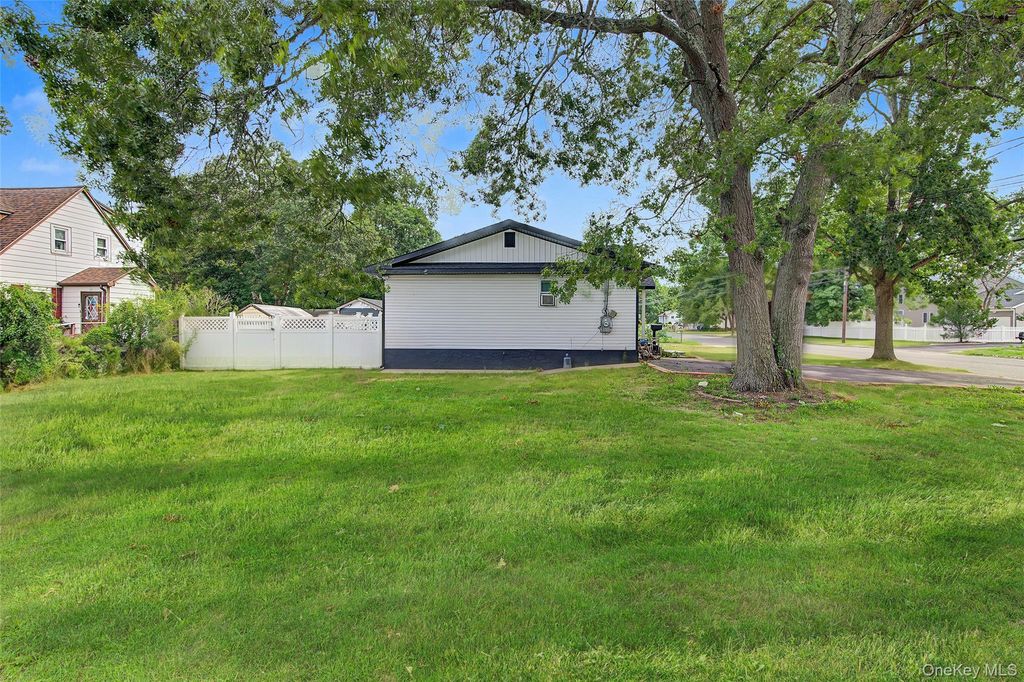1085 Bay Shore Avenue, Bay Shore, NY 11706 — photo 4