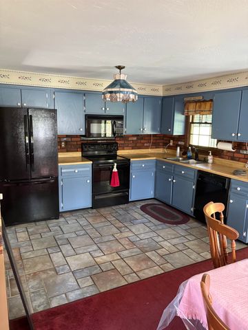 676 Cohas Avenue, Manchester, NH 03109