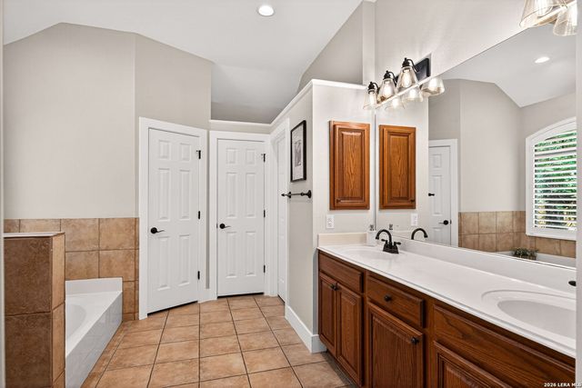 23715 Legend Knoll, San Antonio, TX 78260