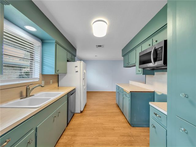 4302 Braggs Dr, Corpus Christi, TX 78413