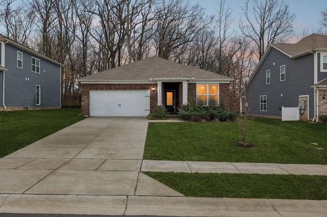 551 Ballard Dr, White House, TN 37188