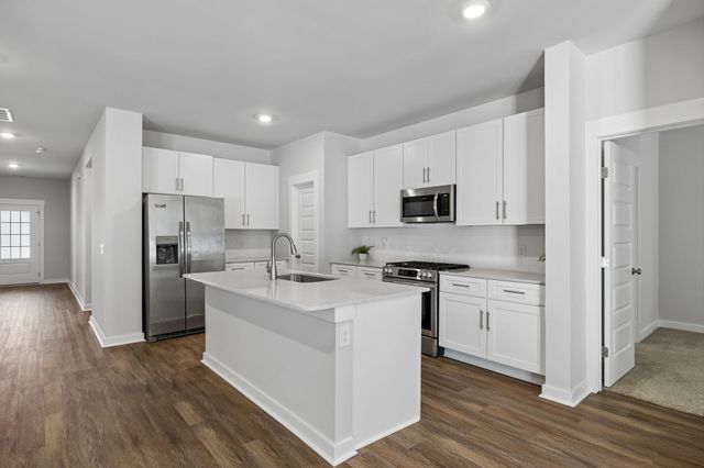 551 Ballard Dr, White House, TN 37188