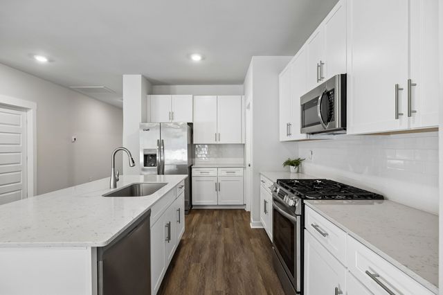 551 Ballard Dr, White House, TN 37188