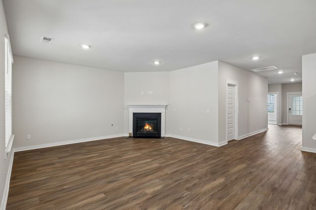551 Ballard Dr, White House, TN 37188