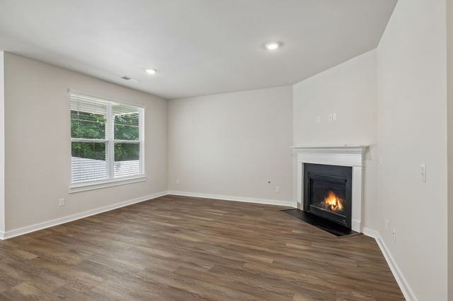 551 Ballard Dr, White House, TN 37188