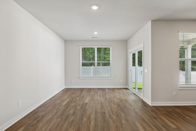 551 Ballard Dr, White House, TN 37188