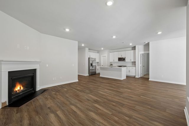 551 Ballard Dr, White House, TN 37188