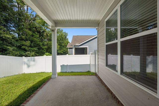 551 Ballard Dr, White House, TN 37188