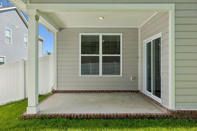 551 Ballard Dr, White House, TN 37188