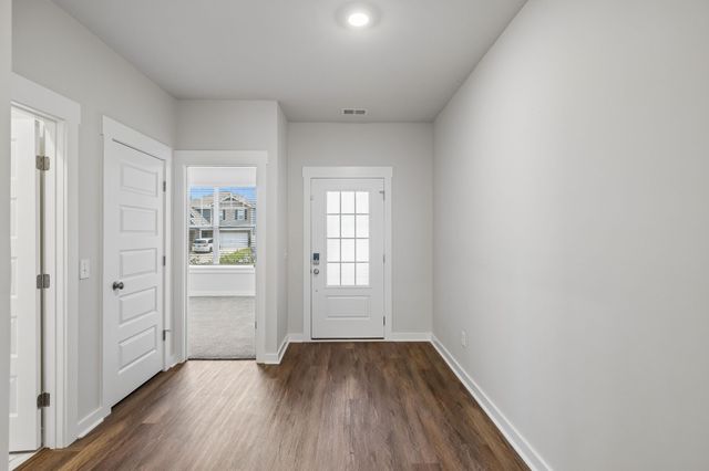 551 Ballard Dr, White House, TN 37188