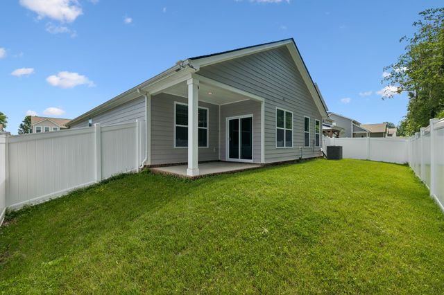 551 Ballard Dr, White House, TN 37188