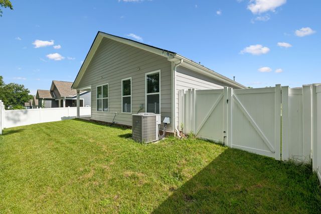 551 Ballard Dr, White House, TN 37188