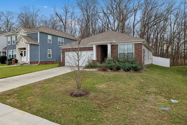 551 Ballard Dr, White House, TN 37188