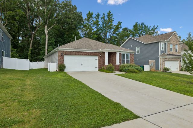 551 Ballard Dr, White House, TN 37188