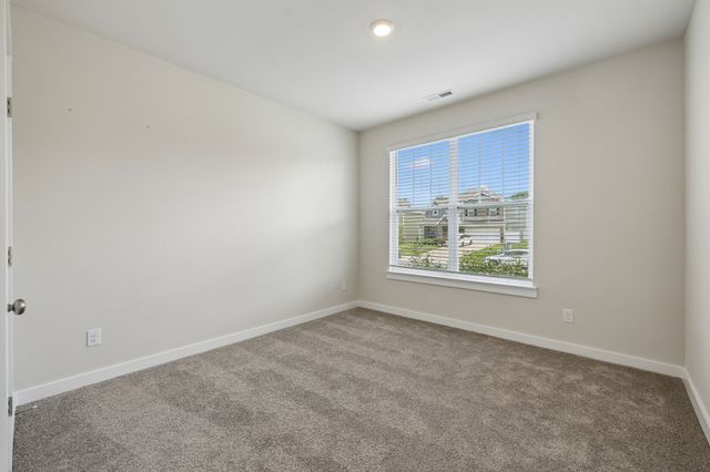 551 Ballard Dr, White House, TN 37188
