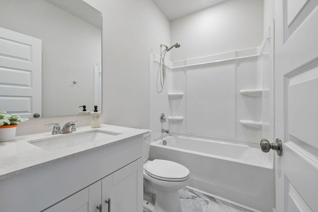 551 Ballard Dr, White House, TN 37188