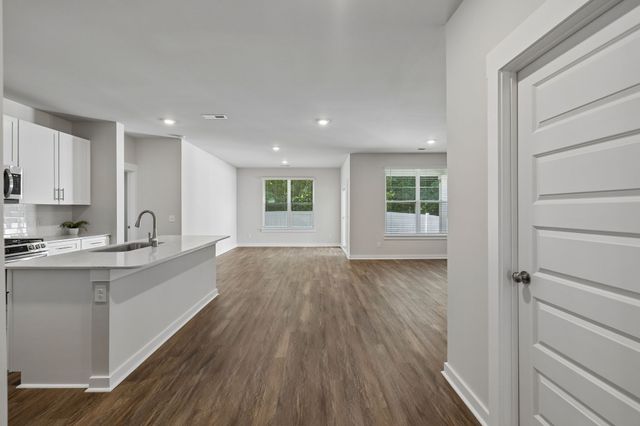 551 Ballard Dr, White House, TN 37188