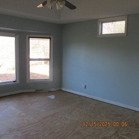 465 McMoon LN, Stuart, VA 24171